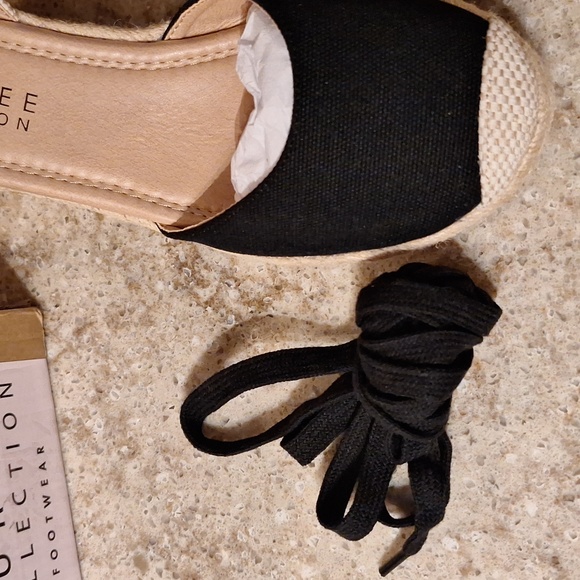 Journey Collection espadrille wedge sandals - Picture 9 of 10